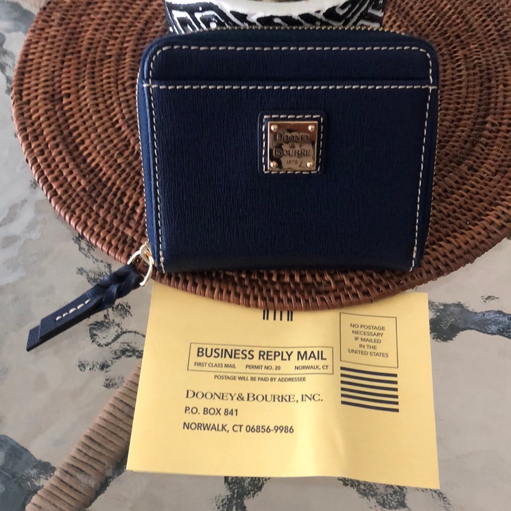 NWT Dooney & Bourke Saffiano Small Zip Marine Wallet